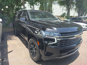 2021 Chevrolet Suburban LT 1LT - miniatura 4