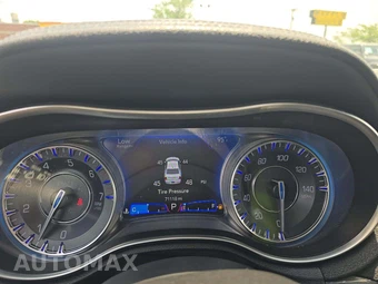 2021 Chrysler 300 Touring – miniatura 9