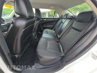 2021 Chrysler 300 Touring L – miniatura 10
