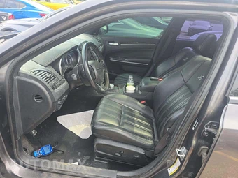 2021 Chrysler 300S – miniatura 6