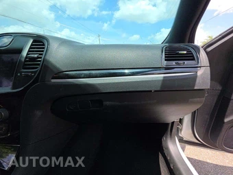 2021 Chrysler 300S – miniatura 16