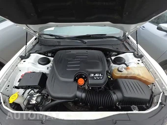 2021 Chrysler 300S – miniatura 28