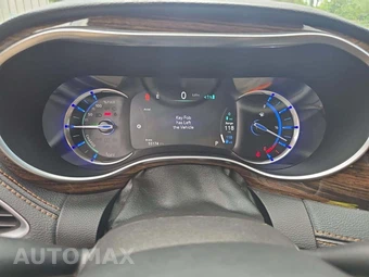 2021 Chrysler Pacifica Hybrid Pinnacle 121.6" WB - miniatura 9