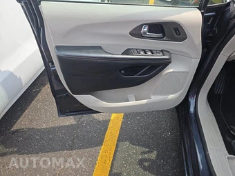 2021 Chrysler Pacifica Hybrid Touring L 121.6" WB - miniatura 9