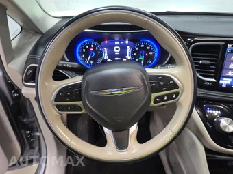2021 Chrysler Pacifica Limited 121.6" WB - miniatura 10
