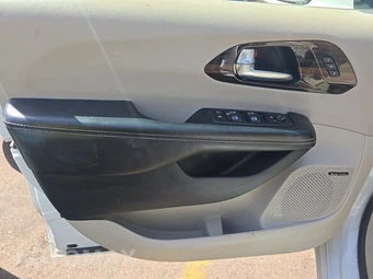 2021 Chrysler Pacifica Limited 121.6" WB - miniatura 9