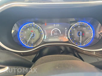 2021 Chrysler Pacifica Limited 121.6" WB - miniatura 12