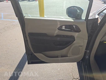 2021 Chrysler Pacifica Limited 121.6" WB - miniatura 9