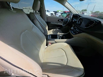 2021 Chrysler Pacifica Limited 121.6" WB - miniatura 8