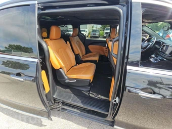 2021 Chrysler Pacifica Pinnacle 121.6" WB - miniatura 17