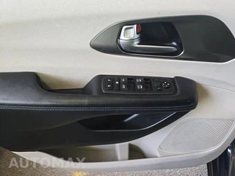 2021 Chrysler Pacifica Touring 121.6" WB – miniatura 9