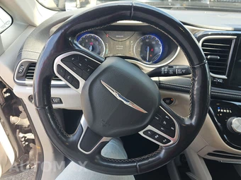 2021 Chrysler Pacifica Touring L 121.6" WB - miniatura 10