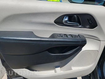 2021 Chrysler Pacifica Touring L 121.6" WB – miniatura 9