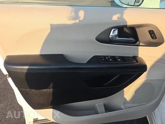 2021 Chrysler Pacifica Touring L 121.6" WB – miniatura 9