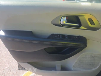 2021 Chrysler Pacifica Touring L 121.6" WB - miniatura 9