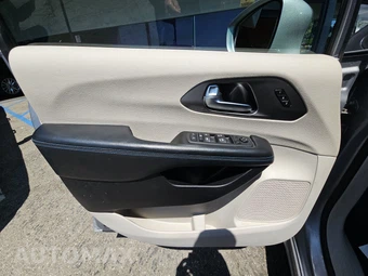 2021 Chrysler Pacifica Touring L 121.6" WB – miniatura 9