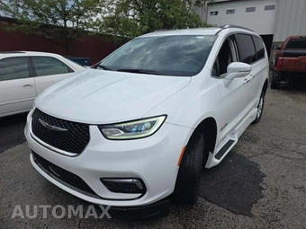 2021 Chrysler Pacifica Touring L 121.6" WB