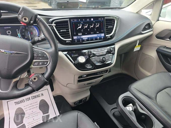 2021 Chrysler Pacifica Touring L 121.6" WB - miniatura 10