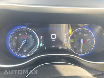 2021 Chrysler Pacifica Touring L 121.6" WB - miniatura 12