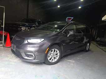 2021 Chrysler Pacifica Touring L 121.6" WB