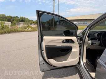 2021 Chrysler Pacifica Touring L 121.6" WB - miniatura 12