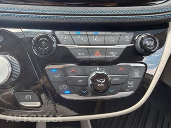 2021 Chrysler Pacifica Touring L 121.6" WB - miniatura 23