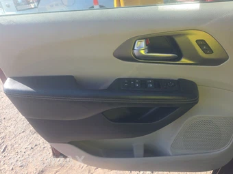 2021 Chrysler Pacifica Touring L 121.6" WB – miniatura 9