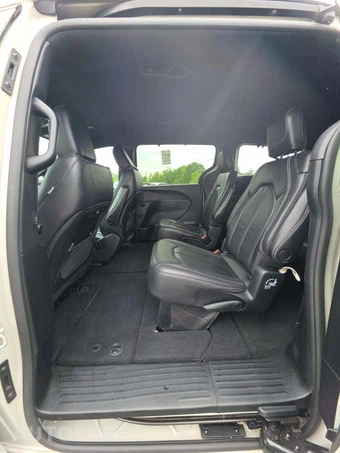 2021 Chrysler Pacifica Touring L 121.6" WB - miniatura 10
