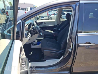 2021 Chrysler Voyager L 121.6" WB - miniatura 3