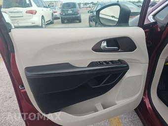 2021 Chrysler Voyager L 121.6" WB – miniatura 9