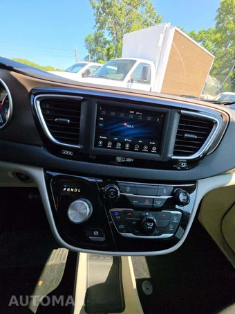 2021 Chrysler Voyager L 121.6" WB - miniatura 10
