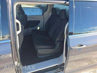 2021 Chrysler Voyager L 121.6" WB - miniatura 13