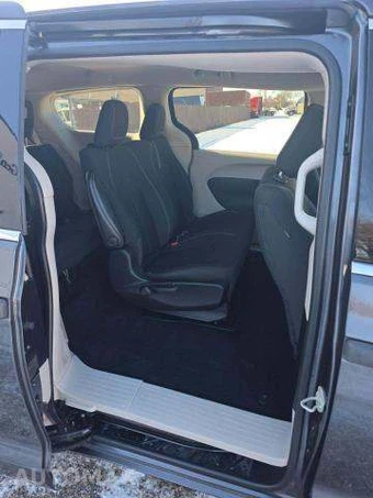 2021 Chrysler Voyager L 121.6" WB - miniatura 17