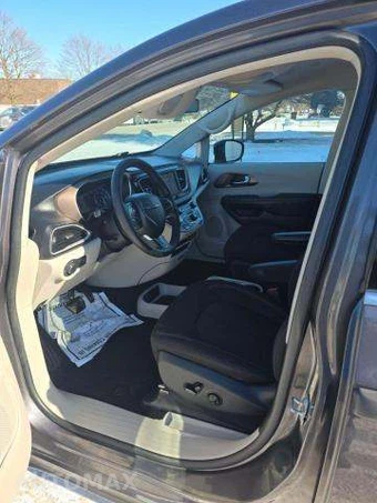 2021 Chrysler Voyager L 121.6" WB - miniatura 6