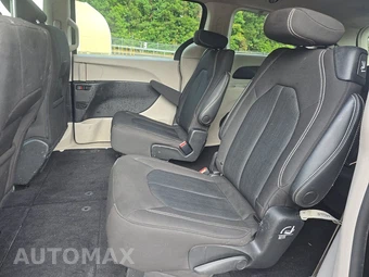 2021 Chrysler Voyager LX 121.6" WB - miniatura 13