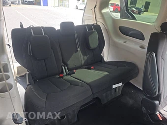 2021 Chrysler Voyager LX 121.6" WB - miniatura 14