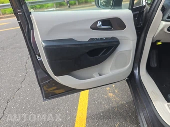 2021 Chrysler Voyager LX 121.6" WB - miniatura 9