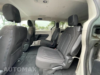 2021 Chrysler Voyager LX - miniatura 10