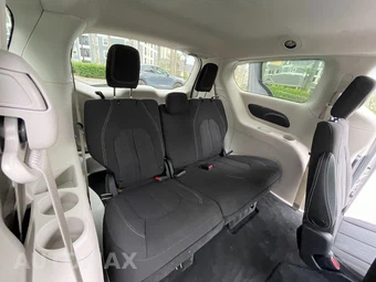 2021 Chrysler Voyager LX - miniatura 12