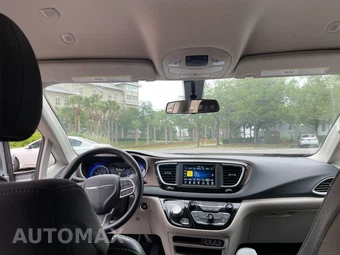 2021 Chrysler Voyager LX - miniatura 15