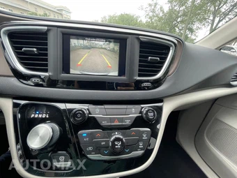 2021 Chrysler Voyager LX - miniatura 17