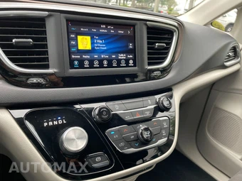2021 Chrysler Voyager LX - miniatura 18