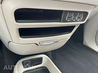 2021 Chrysler Voyager LX - miniatura 19