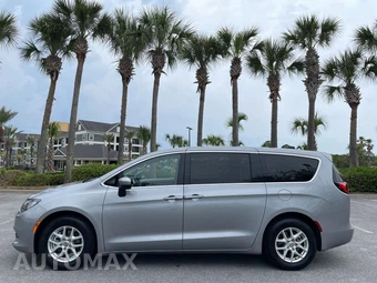 2021 Chrysler Voyager LX - miniatura 2