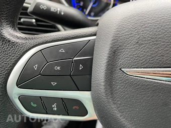 2021 Chrysler Voyager LX - miniatura 21
