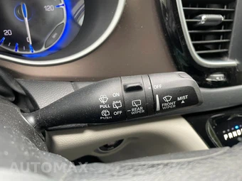 2021 Chrysler Voyager LX - miniatura 23