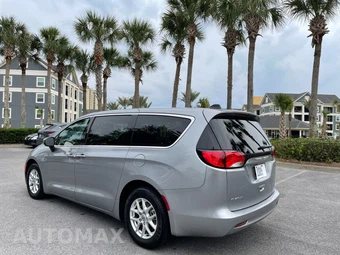 2021 Chrysler Voyager LX - miniatura 3