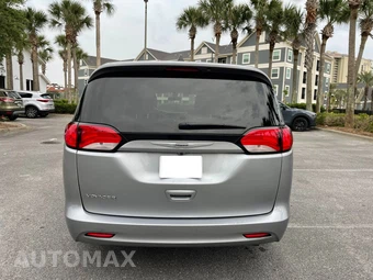 2021 Chrysler Voyager LX - miniatura 4