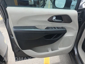 2021 Chrysler Voyager LXi 121.6" WB - miniatura 9