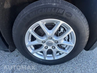 2021 Chrysler Voyager LXi 121.6" WB - miniatura 25